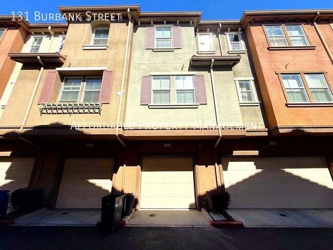 Building Photo - 131 Burbank St