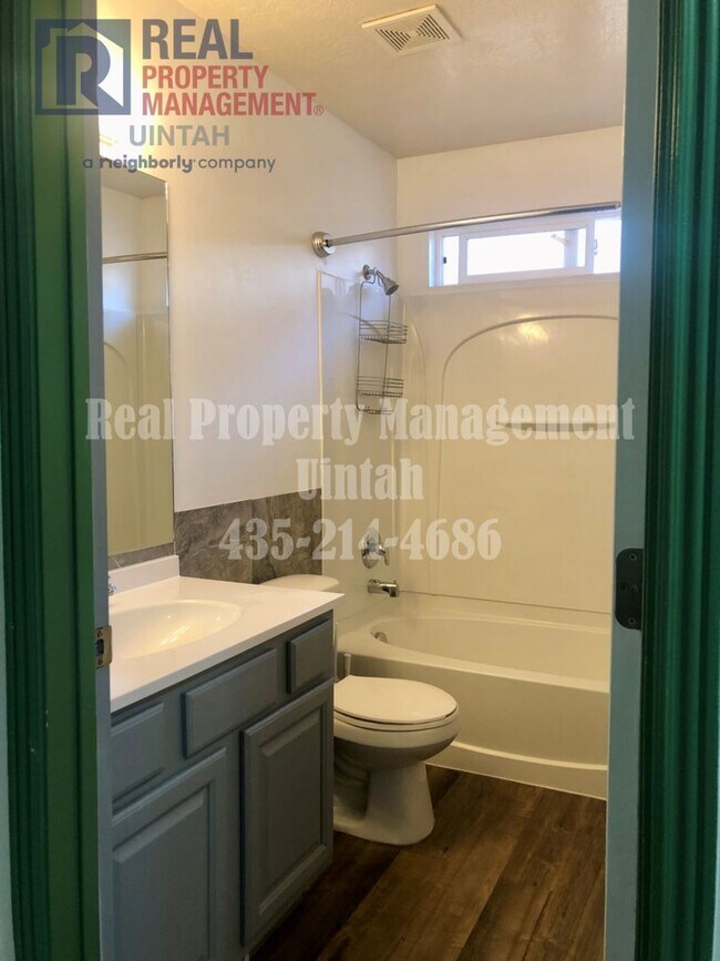 Building Photo - 3 Bed 2.5 Bath Townhome in Split Mountain.