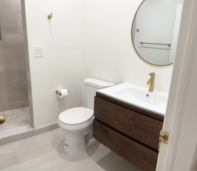 Building Photo - 9394 SW 77 Avenue