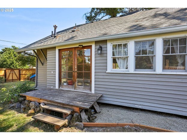 Building Photo - 5325 SW Watson Ave