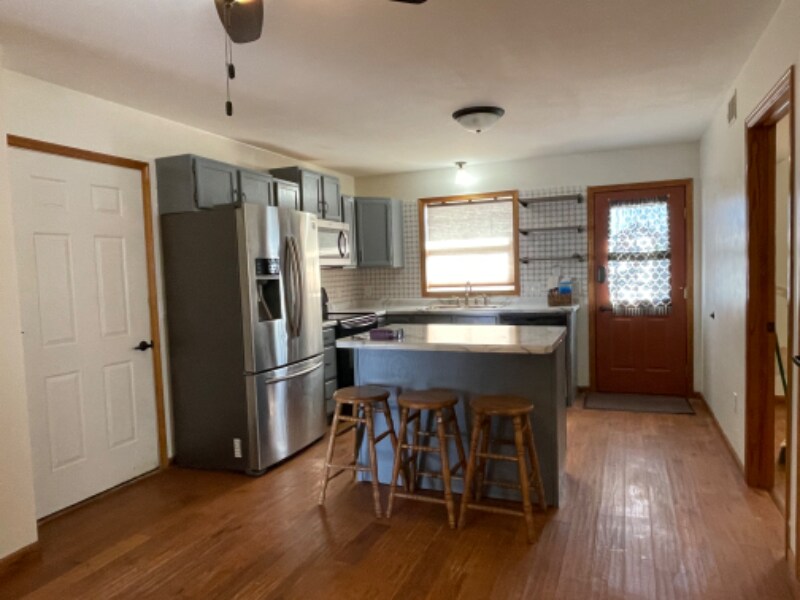 Building Photo - 1610 N Hume Ave