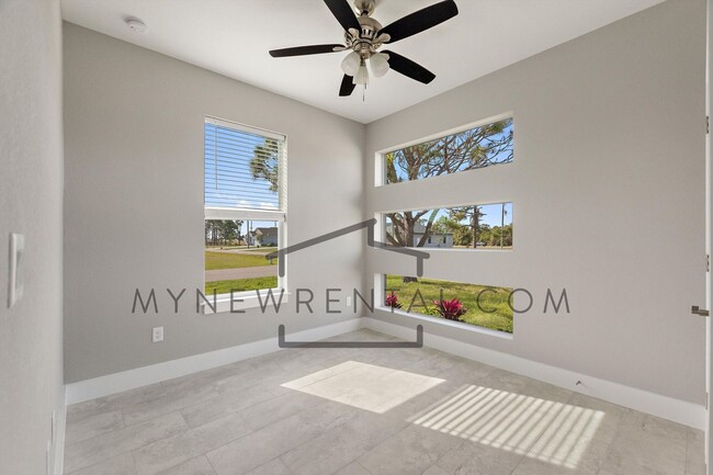 Building Photo - 25307 Alicante Dr