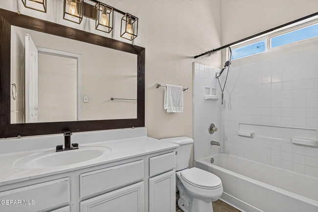 Building Photo - 667 Danube Dr