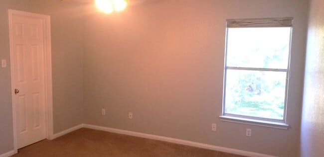 Building Photo - 114 W Running Wolf Trail