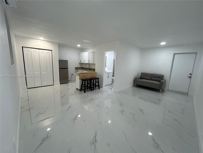 Building Photo - 670X SW 28th Terrace