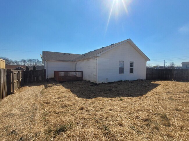Building Photo - $1550 - 3 Beds 2 Bath Charming Ranch Home