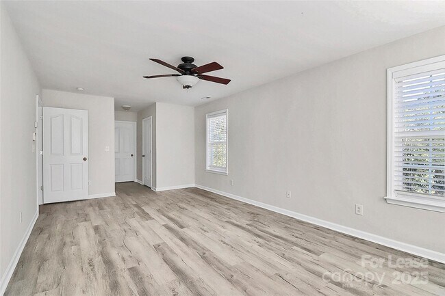 Building Photo - 2108 Oakcliffe Ct