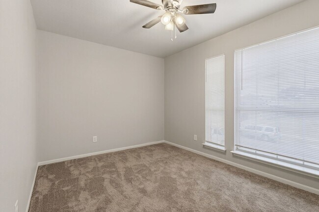 Building Photo - Spacious 2-Story with Loft, Fireplace & Covered Patio