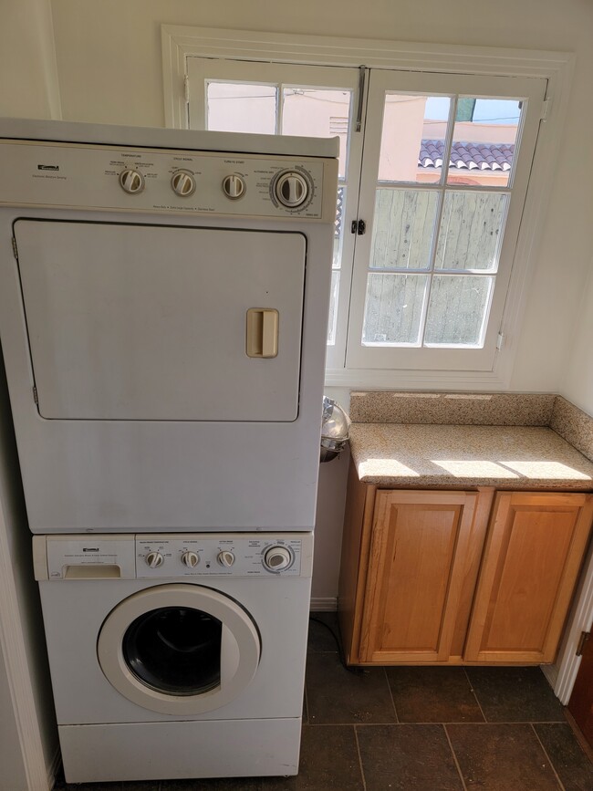 Washer/Dryer - 13125 Chandler Blvd