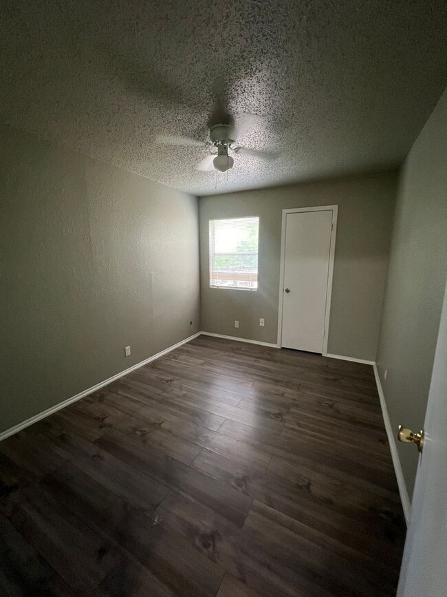 Building Photo - Unlock Your Austin Dream: Cozy 2BD/2BA Retreat in Trendy Crestview – Pets Welcome, Balcony Bliss!