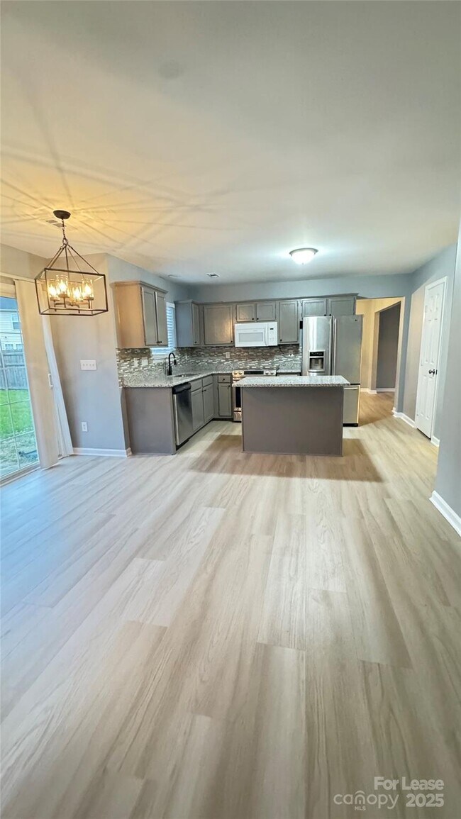 Building Photo - 1705 Starling Ct