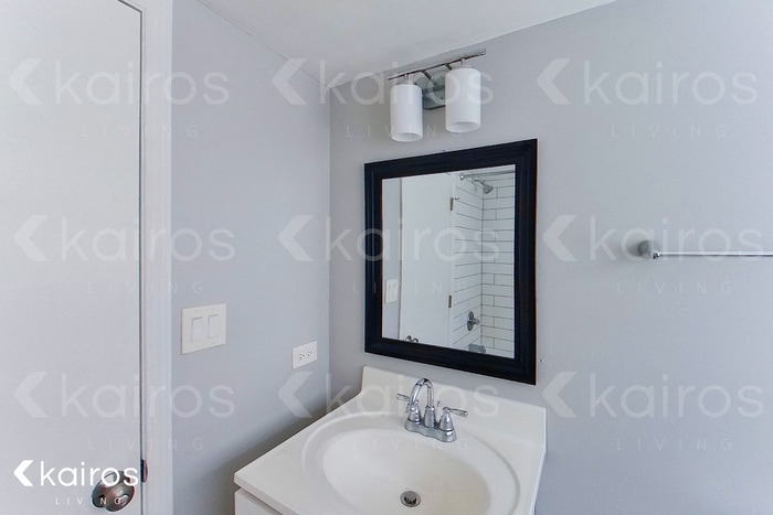 Building Photo - 8622 S Justine St