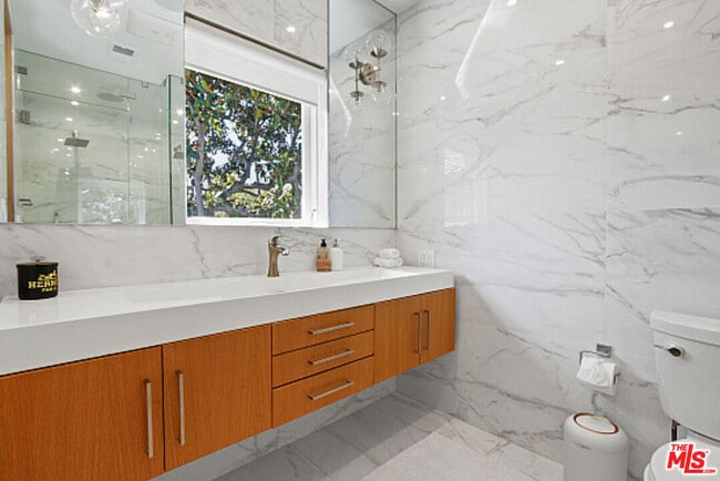 Building Photo - 9451 Sunset Blvd