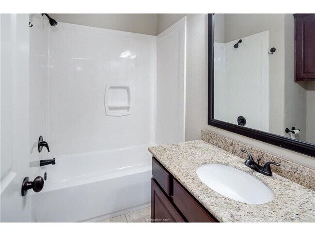 Building Photo - August 2025 Move In! Beautiful 3 Bed, 3.5 ...