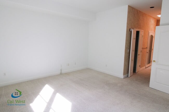 Building Photo - $5,295 - Elegant 3br / 2ba Condo in 55+ Lo...
