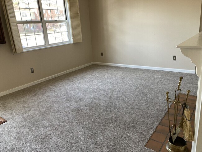 Building Photo - 1618 Thrush Ter