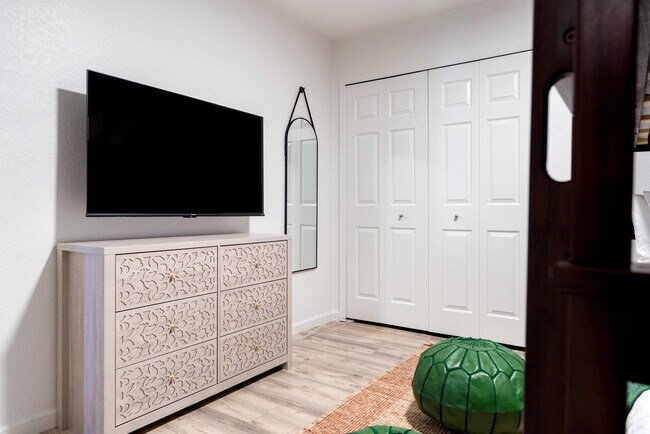 Building Photo - 6235 E Thunderbird Rd