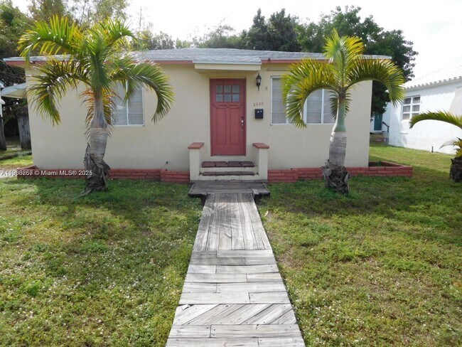 Primary Photo - 2220 Grant St