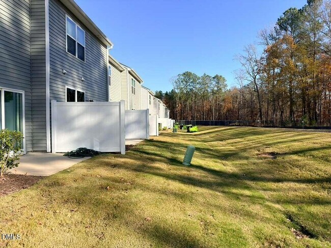Building Photo - 2048 Trailside Dr