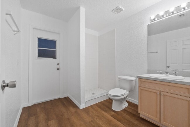 Building Photo - Updated 4 bed 2 bathroom home