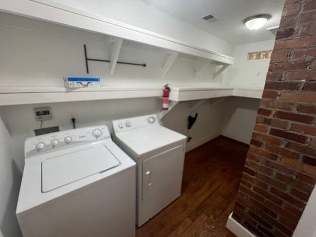 Building Photo - 2 Bedroom 2 Bath House on James Island - Charleston