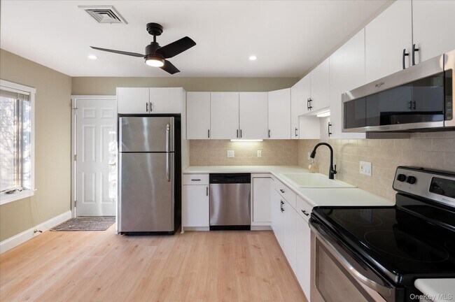 Building Photo - 785 Heritage Hills