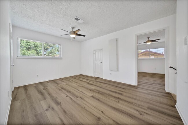 Building Photo - 9411 Roos Rd