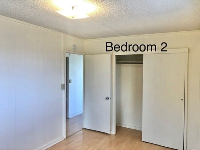 Building Photo - 2 bedroom 1 bathroom perched on the hillsi...