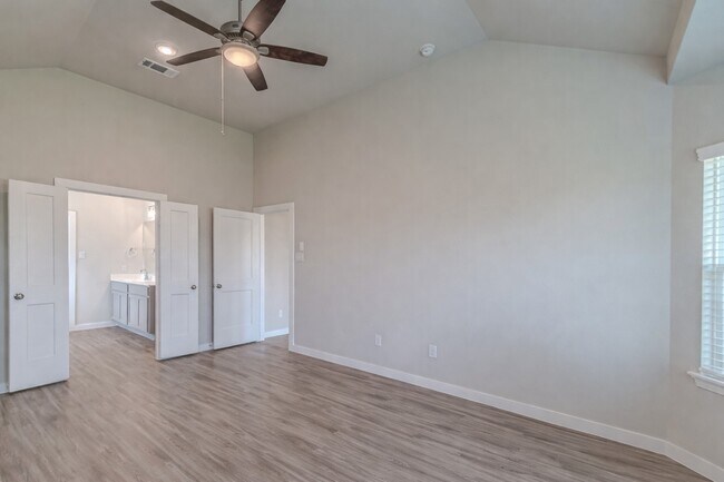 Building Photo - 21606 Wave Holw Dr