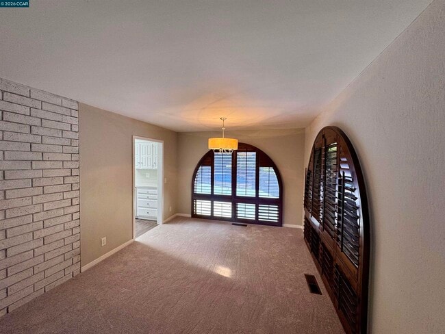 Building Photo - 62 Winding Glen