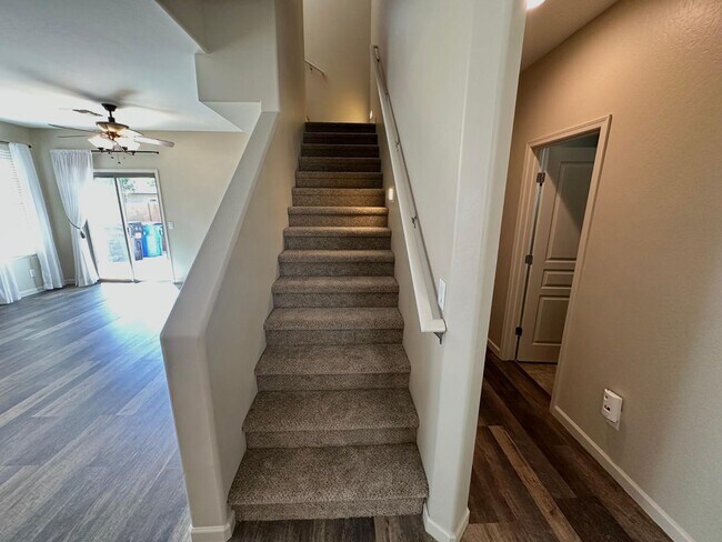 Building Photo - 1912 E Loma Vista St