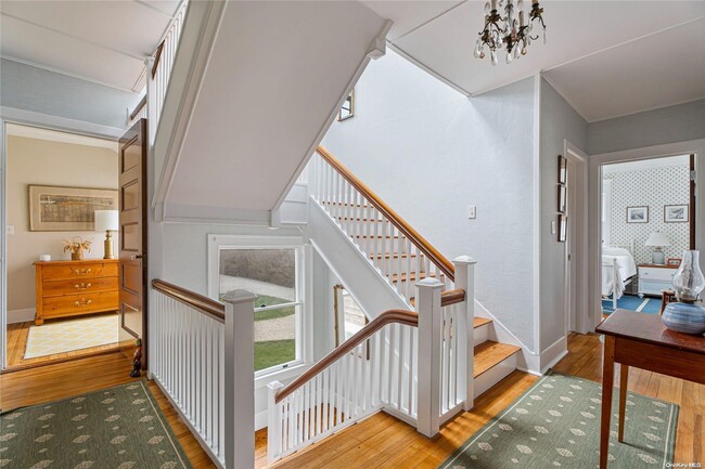 Building Photo - 43 Quogue St