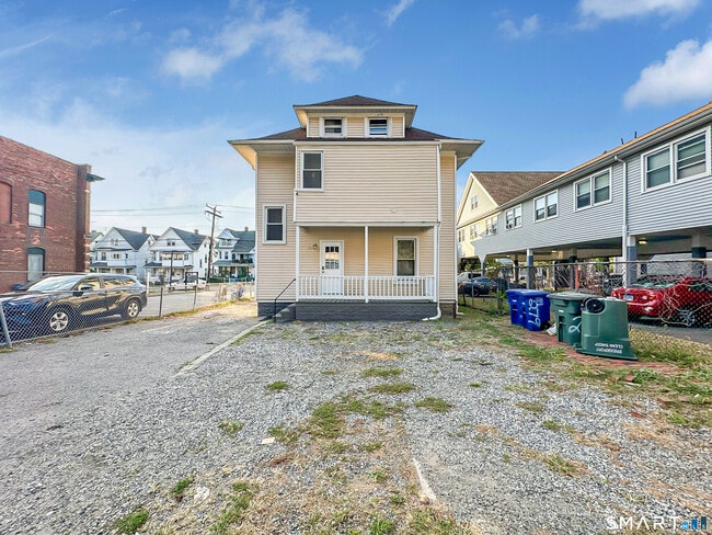 Building Photo - 277 Maplewood Ave