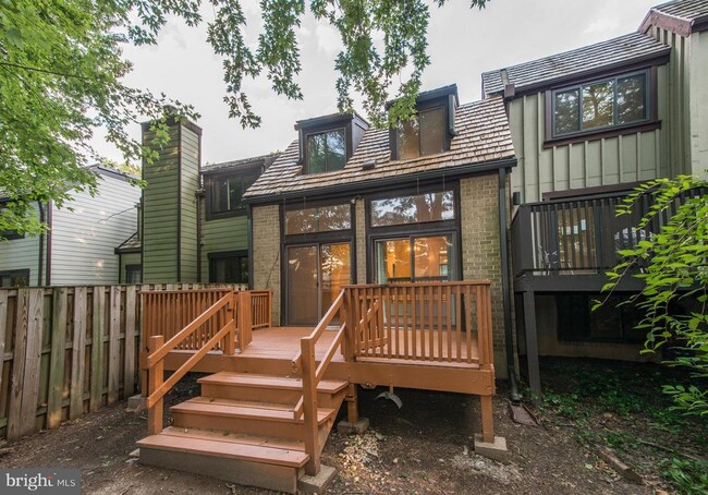 Building Photo - 1502 Farsta Ct