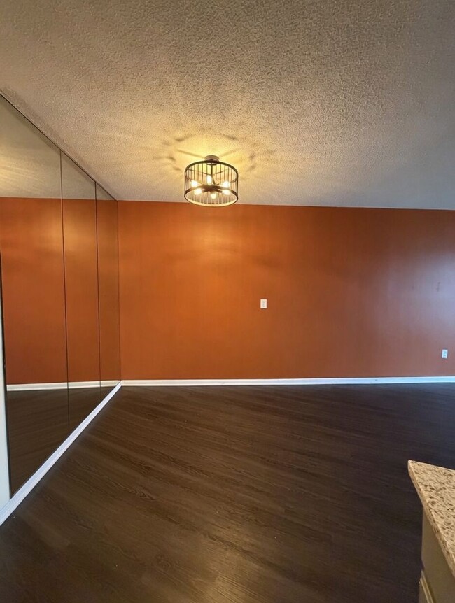 Building Photo - Freshly Updated, Stylish 2 bed 2 bath Condo in Bloomington Includes 2 Heated Parking Spaces!