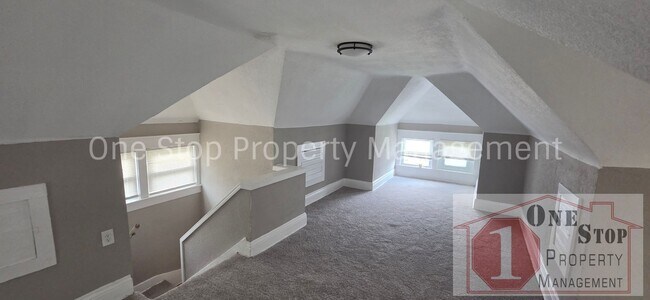 Building Photo - Beautiful 3 Bedroom 2 Bathroom in Kansas City!