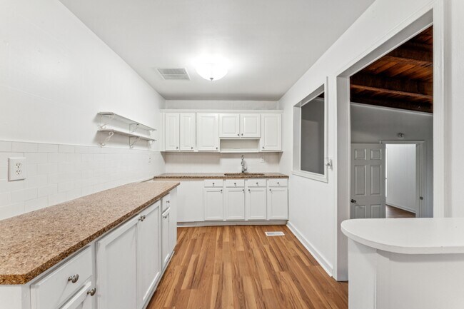 Building Photo - 417 Price Dr