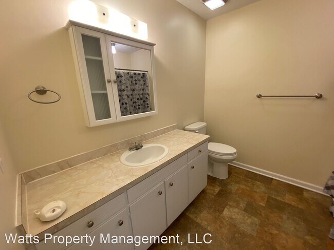 Building Photo - 2 br, 1.5 bath House - 901-1 Red Hill Rd