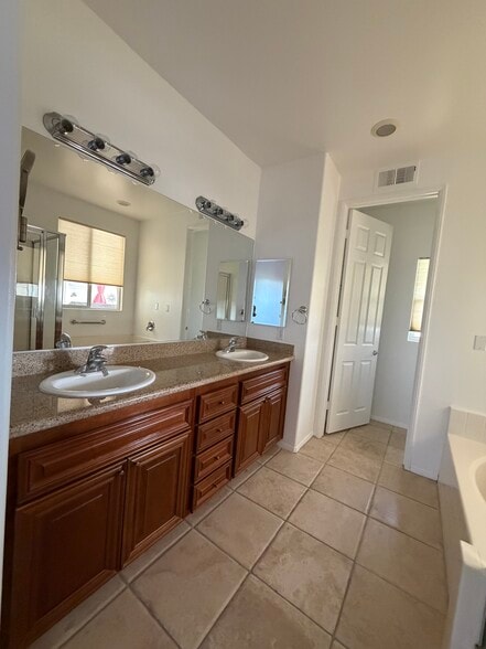 Building Photo - 48638 Barrymore St