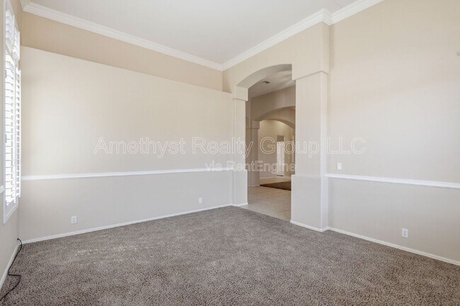 Building Photo - 7017 W Greenbriar Dr