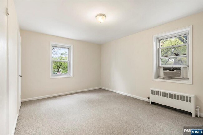 Building Photo - 2350 Linwood Ave