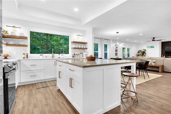 Building Photo - 3882 The Ascent NE