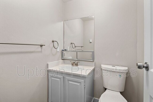 Building Photo - 5660 SW 180th Ave