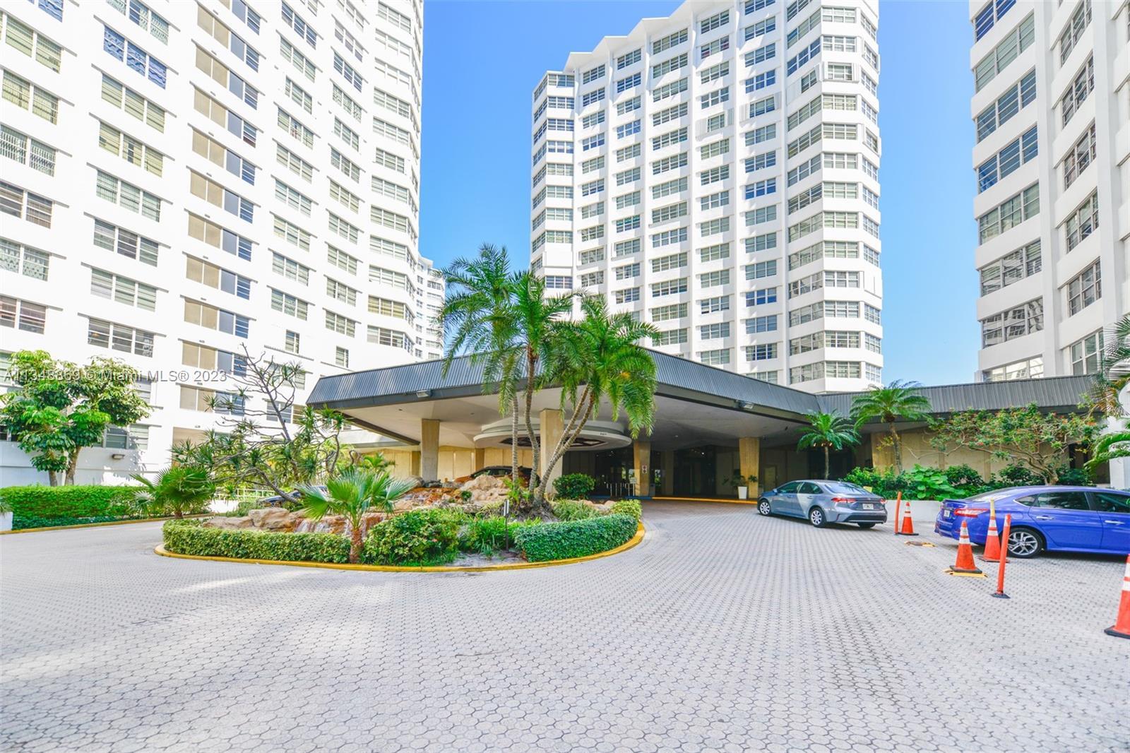 Building Photo - 905 Brickell Bay Dr