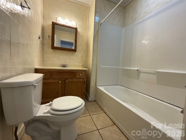 Building Photo - 203 Circle Dr