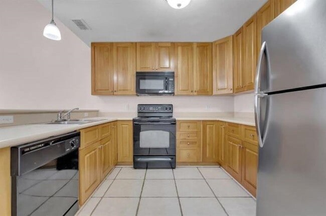 Building Photo - 3397 Sawtooth Dr