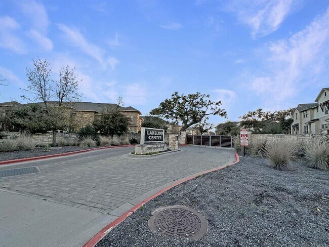 Building Photo - 13800 Lyndhurst St