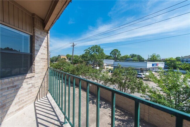 Building Photo - 3316 Guadalupe St
