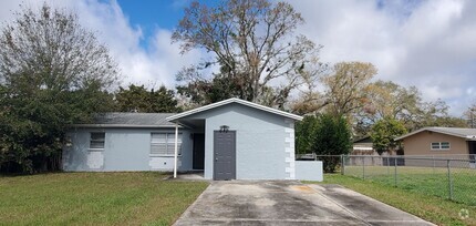 Building Photo - Three Bedroom with Bonus Room
