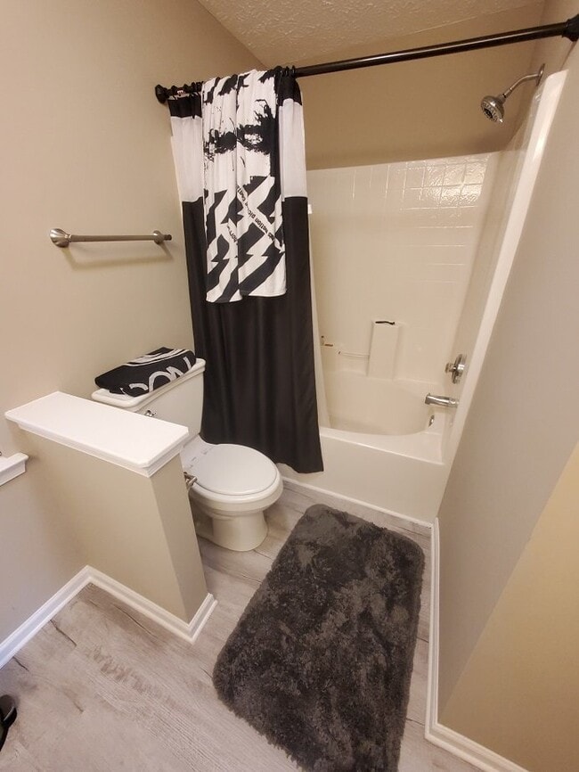 Building Photo - Remodeled 3BR/2.5BA in Nashboro Golf Club